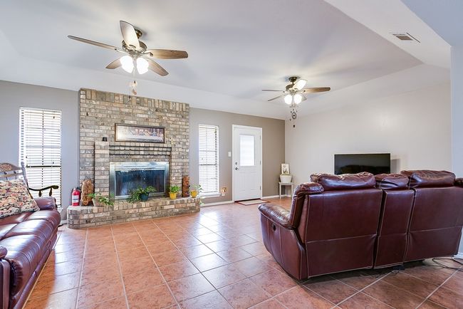 Living Area | Image 4