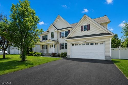 33 Stanton St, Clark, NJ, 07066-3220 | Card Image