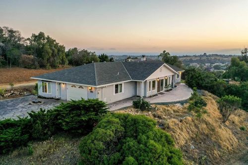 2814 Helix St, Spring Valley, CA, 91977-3331 | Card Image