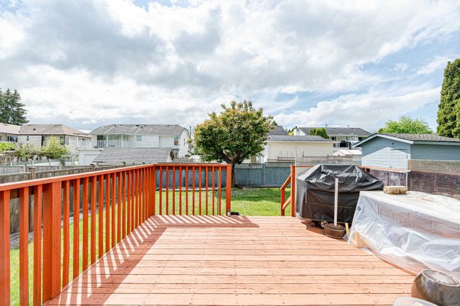 15748 96 A Avenue, House other with 3 bedrooms, 2 bathrooms and 6 parking in Surrey BC | Image 28