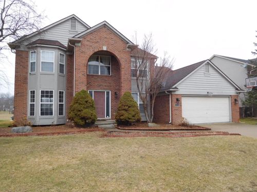 2000 Twin Sun Cir, Commerce Twp, MI, 48390-4405 | Card Image