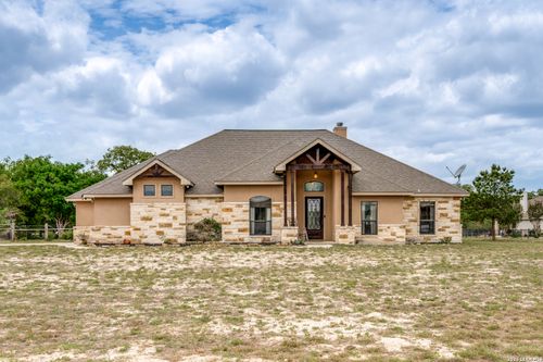112 S Abrego Xing, Floresville, TX, 78114-6694 | Card Image