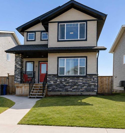 18 Hanson Green, Penhold, AB, T0M1R0 | Card Image
