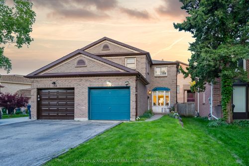 132 Stillwater Cres, North York, ON, M2R3S2 | Card Image