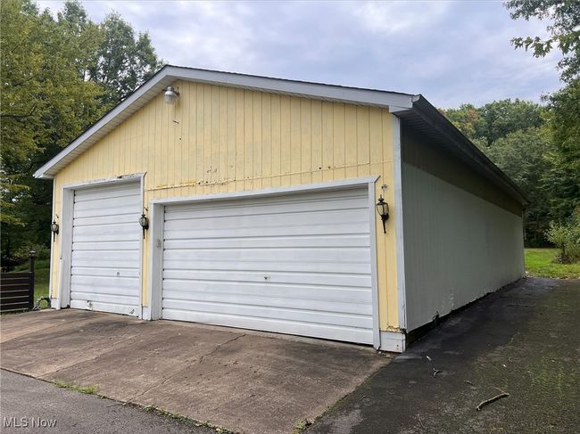 View of garage | Image 7
