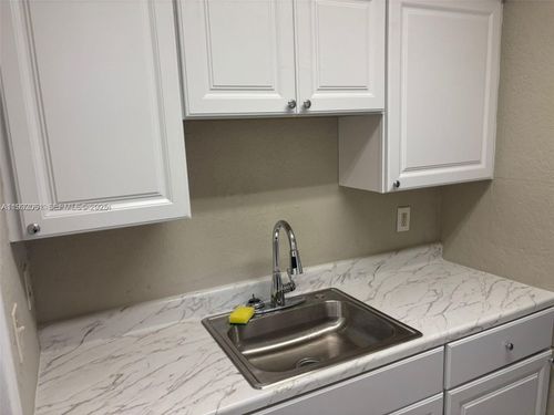 apt-3-2750 Pierce St, Hollywood, FL, 33020-3852 | Card Image