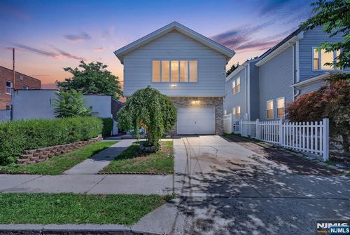 81 Home Pl, Lodi, NJ, 07644-1513 | Card Image