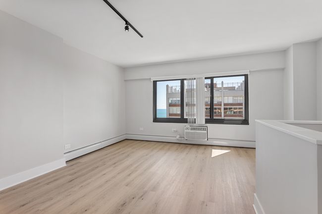 APT-28F - 6166 N Sheridan Rd, Condo with 1 bedrooms, 2 bathrooms and 4 parking in Chicago IL | Image 8