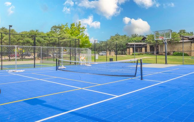Community tennis and basketball courts | Image 37