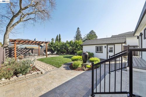 725 Alameda De Las Pulgas, San Mateo, CA, 94601 | Card Image