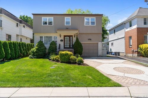 42 North Rd, Great Neck, NY, 11024-2048 | Card Image