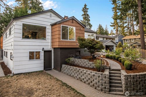 15245 Fremont Ave N, Shoreline, WA, 98133-6112 | Card Image