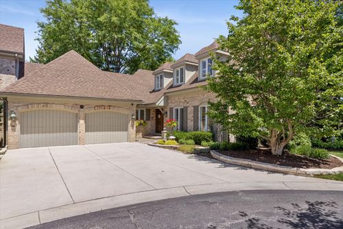 9 Tartan Ridge Rd, Burr Ridge, IL, 60527-8904 | Card Image