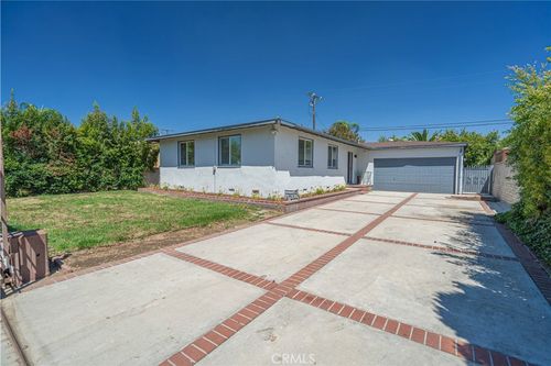 8644 Katherine Ave, Panorama City, CA, 91402 | Card Image
