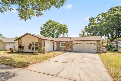 121 Country Villas Drive, House other with 3 bedrooms, 2 bathrooms and null parking in Safety Harbor FL | Image 2