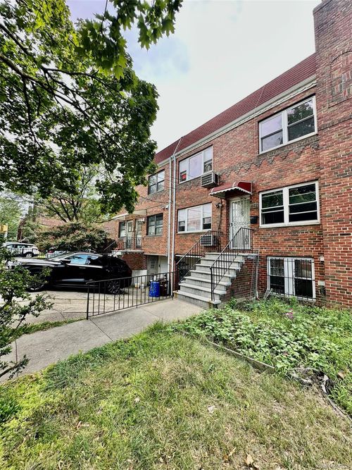 41 149th St, Flushing, NY, 11355-1008 | Card Image