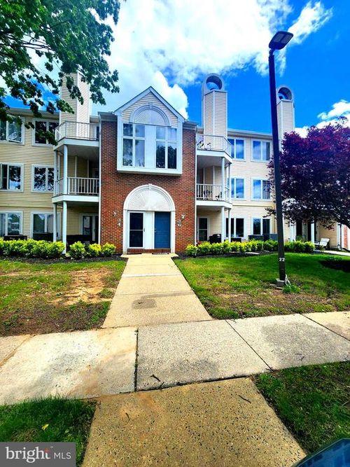 36 Lauren Ct, LEVITTOWN, PA, 19057-3607 | Card Image