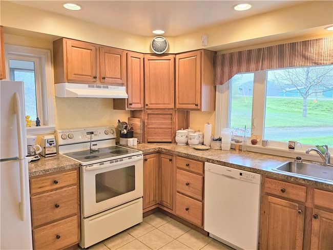 657 Kiester Rd, House other with 3 bedrooms, 2 bathrooms and 3 parking in Slippery Rock PA | Image 11