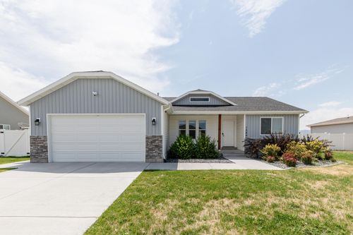 1566 E 650 S, Hyrum, UT, 84319-6753 | Card Image