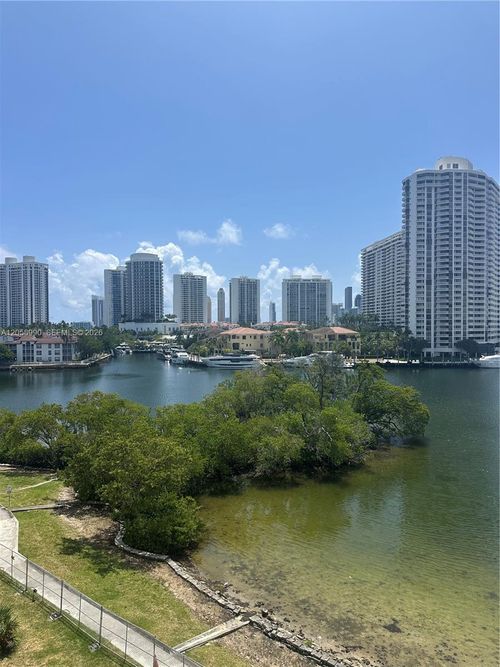 e601-2930 Point East Dr, Aventura, FL, 33160-2687 | Card Image