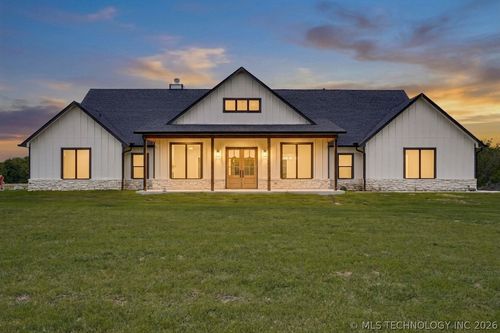 16014 N Memorial Dr, Collinsville, OK, 74021-6004 | Card Image