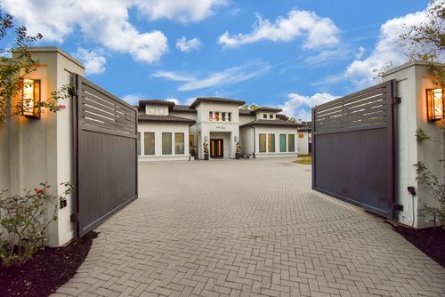 32 E Shady Ln, Houston, TX, 77063-1302 | Card Image