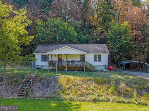 84 New Hope Rd, BERKELEY SPRINGS, WV, 25411-3540 | Card Image