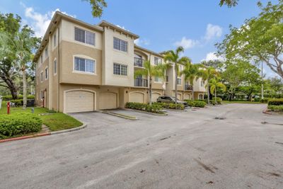 1407 - 1400 S Crestwood Court S, Condo with 4 bedrooms, 2 bathrooms and null parking in Royal Palm Beach FL | Image 1