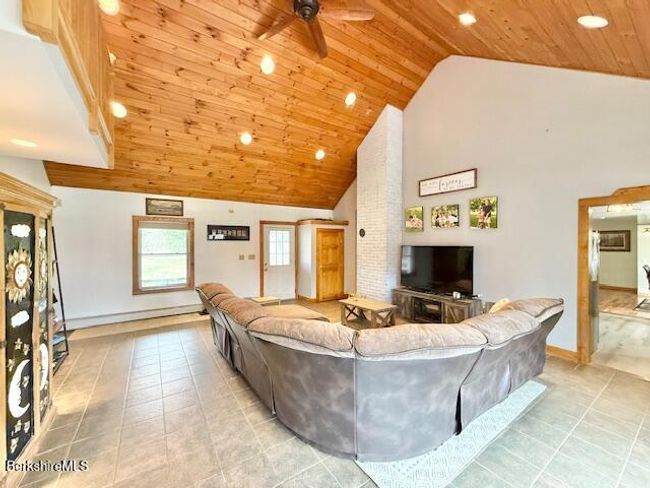 279 Goss Hill Rd, House other with 4 bedrooms, 2 bathrooms and 6 parking in Huntington MA | Image 5