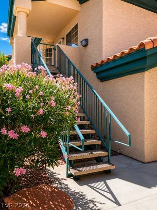 2086-8410 Eldora Ave, Las Vegas, NV, 89117-2679 | Card Image