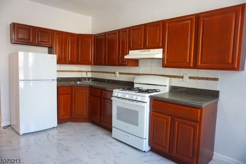 124 Ridge St, Newark, NJ, 07104-1113 | Card Image