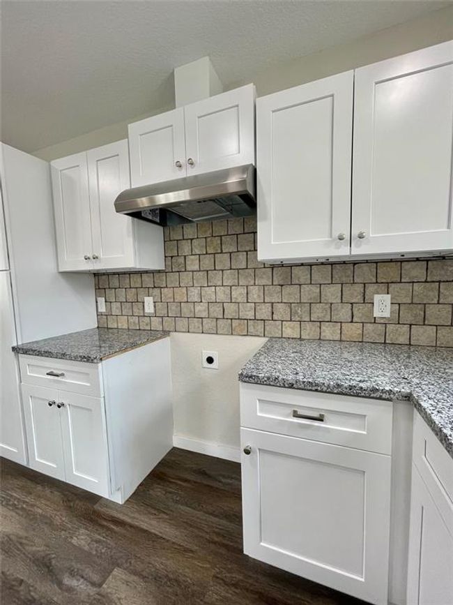 527 W 4 Th St, House other with 5 bedrooms, 3 bathrooms and null parking in Freeport TX | Image 16