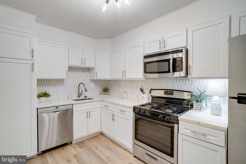 apt-124-1300 Army Navy Dr, ARLINGTON, VA, 22202-2031 | Card Image