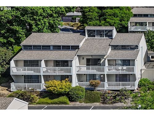 11 Nw Mountain View Dr, Roseburg, OR, 97471-5549 | Card Image