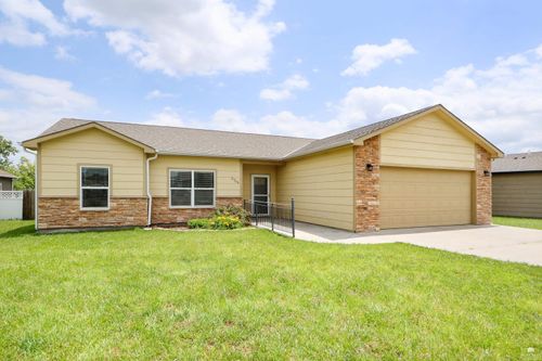 2704 Donna'S Way, Manhattan, KS, 66502 | Card Image