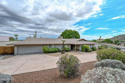 13013 N Surrey Cir, Phoenix, AZ, 85029-1829 | Card Image