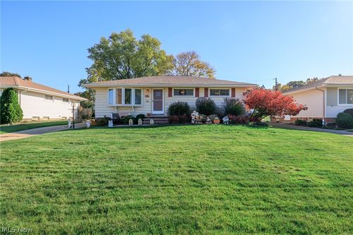 7307 Nobb Hill Dr, Parma, OH, 44130-5240 | Card Image