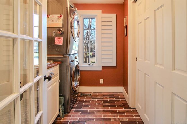 33 Springfield Rd, House other with 5 bedrooms, 3 bathrooms and 5 parking in Somers CT | Image 33