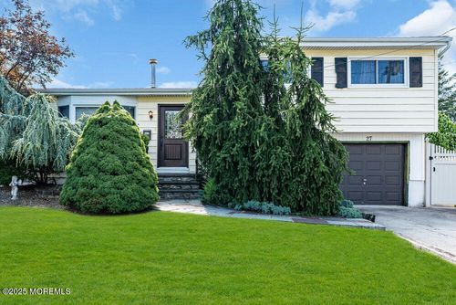 27 Holly St, Old Bridge, NJ, 08857-2213 | Card Image