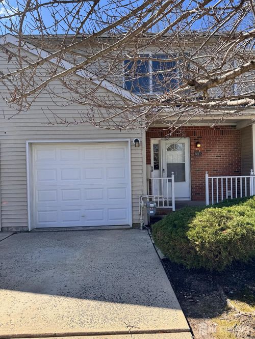 30 Goldsmith Dr, Spotswood, NJ, 08884-1032 | Card Image