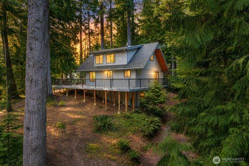 32 Canyon Ct, Bellingham, WA, 98229-7758 | Card Image