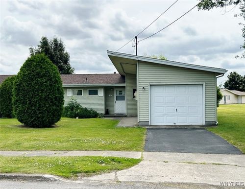 6 Steele Cir, Niagara Falls, NY, 14304-1130 | Card Image