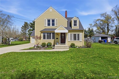 82 Allendale Rd, West Seneca, NY, 14224-3902 | Card Image