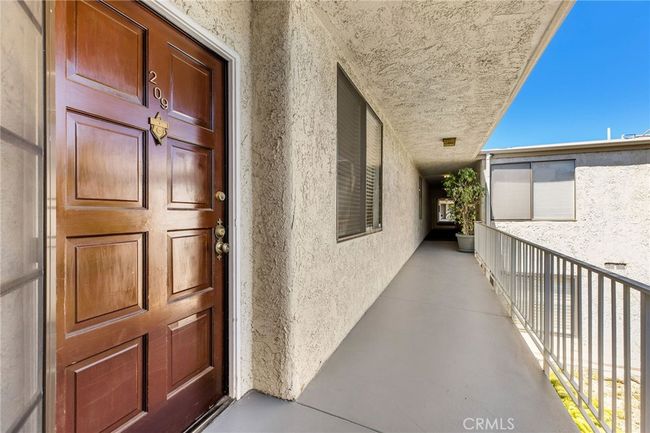 UNIT-209 - 14315 Riverside Dr, Condo with 2 bedrooms, 2 bathrooms and 3 parking in Sherman Oaks CA | Image 17