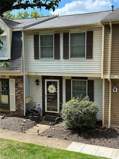 224 Shadowlawn Circle, Townhouse with 2 bedrooms, 1 bathrooms and 1 parking in Whitehall PA | Image 1