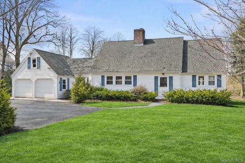 250 Secatogue Ln, West Islip, NY, 11795-4727 | Card Image
