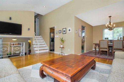 29 Village Dr, Jericho, NY, 11753-2223 | Card Image
