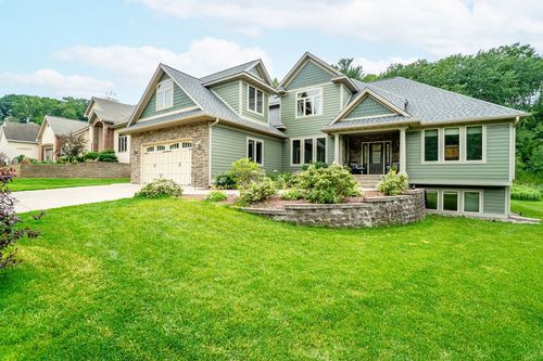 4616 Oakwood Hills Pkwy, Eau Claire, WI, 54701-2829 | Card Image