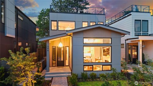 246 5th Ave W, Kirkland, WA, 98033-5325 | Card Image