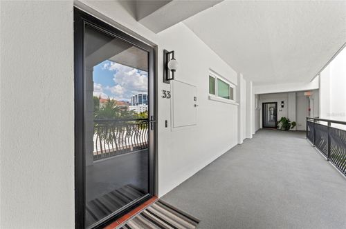 33-226 Golden Gate Pt, SARASOTA, FL, 34236-6617 | Card Image